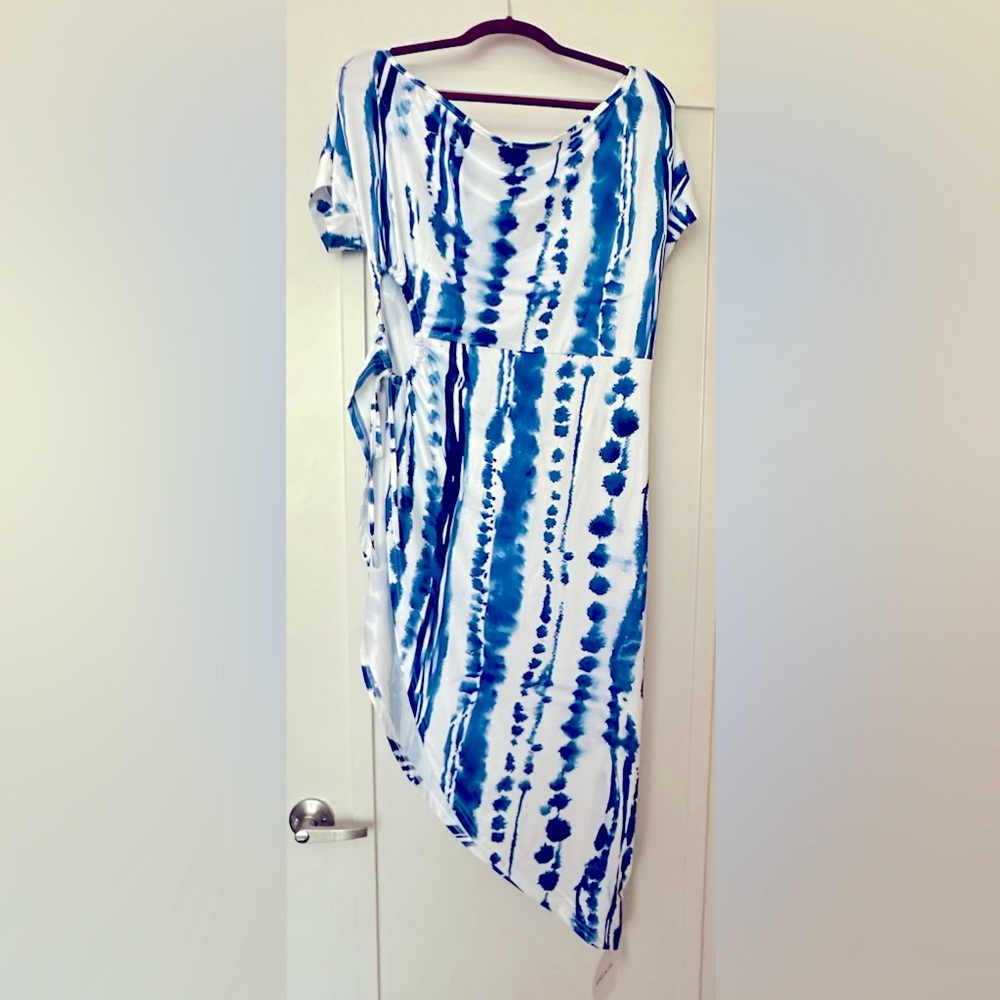 NWT- SHEIN asymmetrical tunic blouse- 0XL blue and white